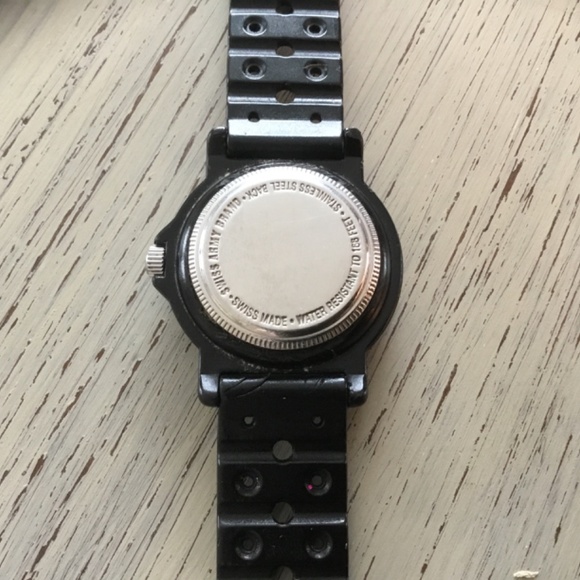 Vintage 1993 Ladies Swiss Army Watch - Picture 5 of 5